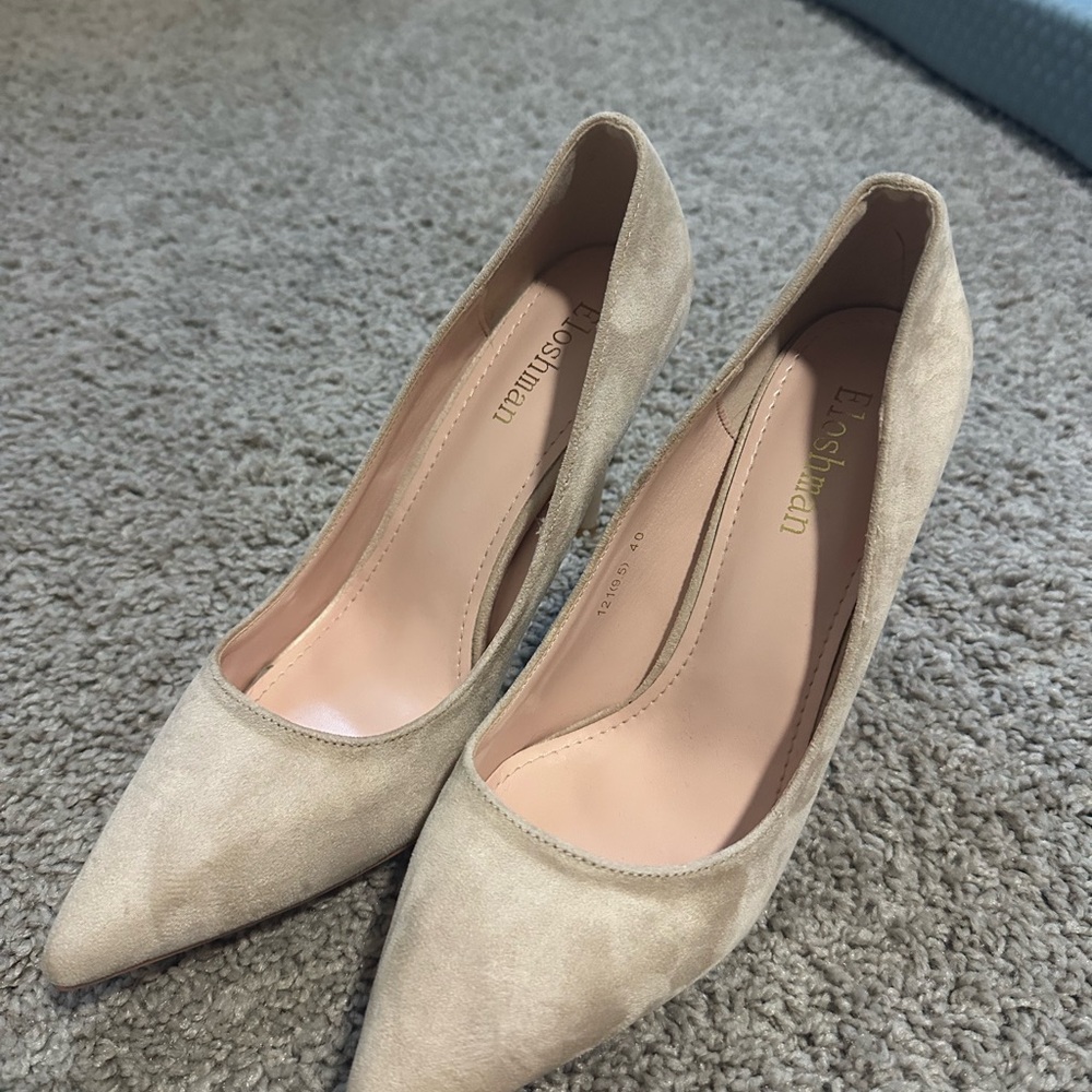 Women's suede nude Pumps